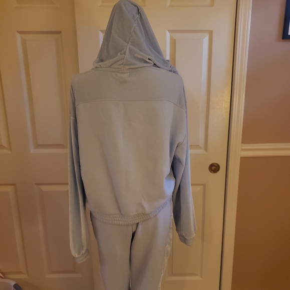 🚫SOLD🚫💕VS PINK VELVET STRIPE SWEATSUIT - Picture 2 of 6